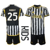 Camisa de time de futebol Juventus Adrien Rabiot #25 Replicas 1º Equipamento Infantil 2023-24 Manga Curta (+ Calças curtas)